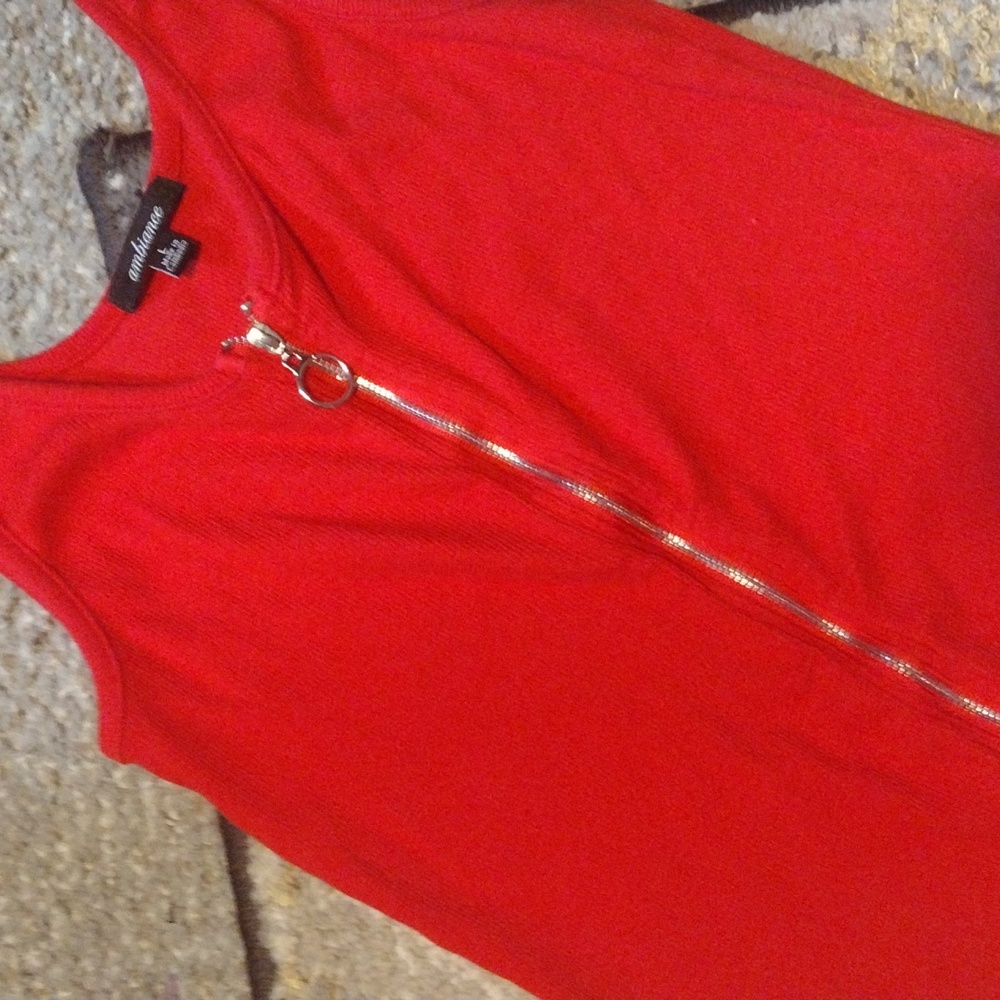 Red zippered tank top - Picture 7 of 9